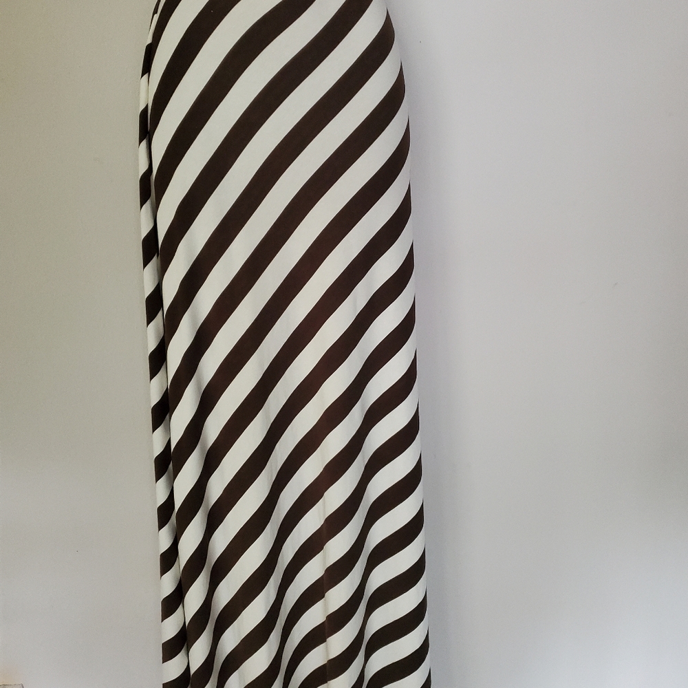 TOMMY BAHAMA brown and white skirt.